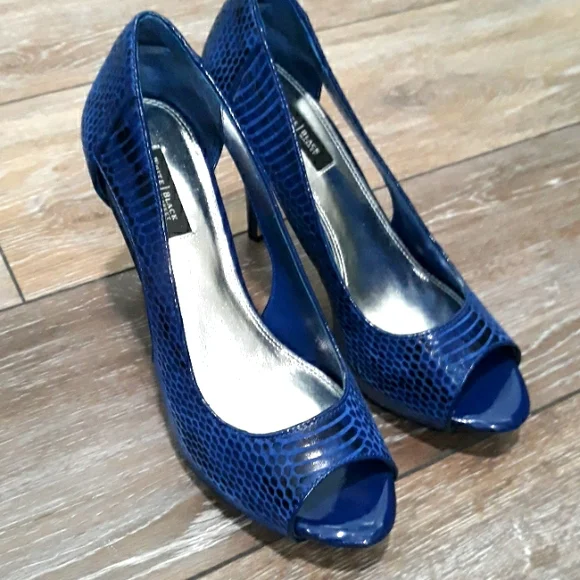 Escarpins à Talons Compensés White House Black Market - Imprimé Python Bleu - Taille 8 US